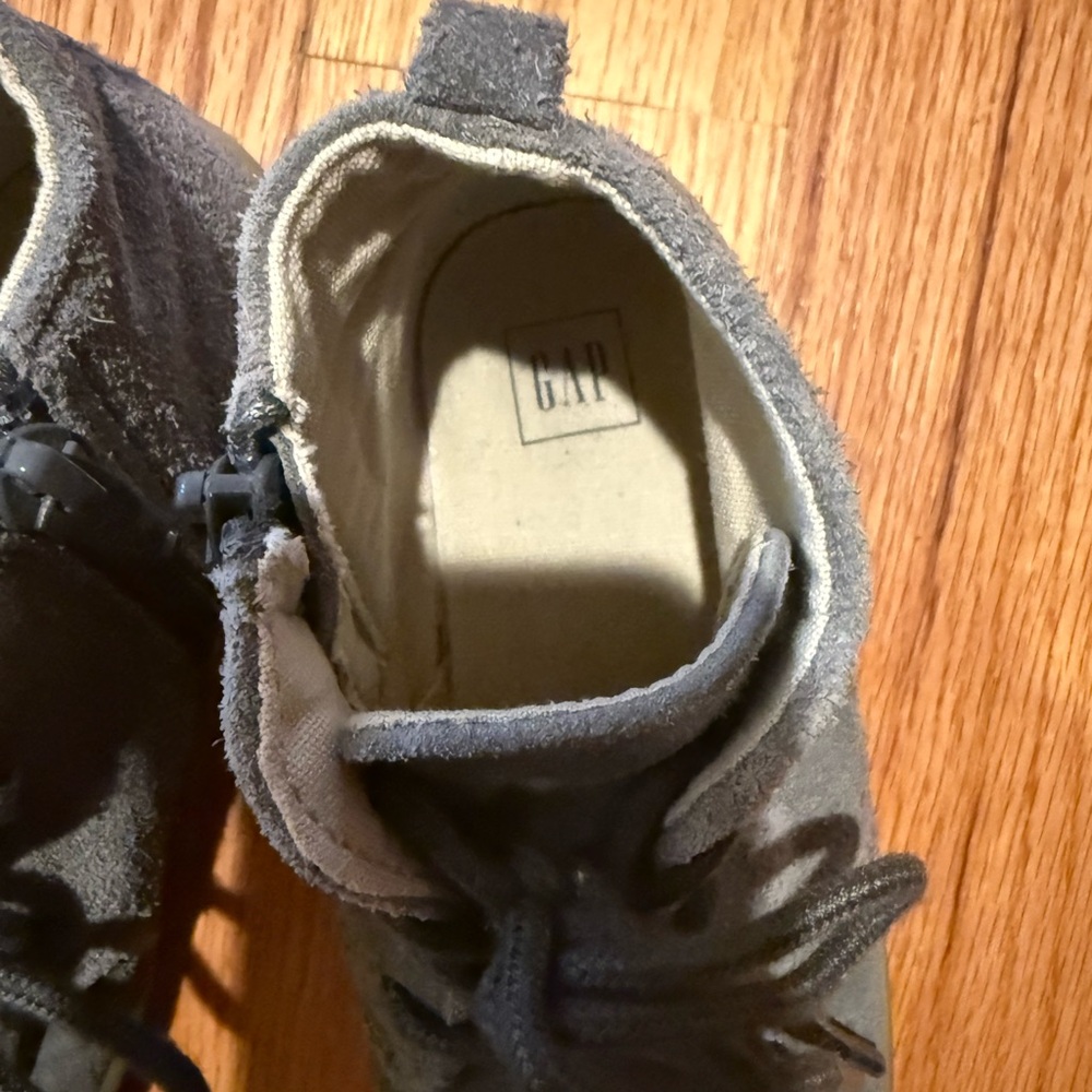 Boots, grey suede, toddler size 10, gap, unisex, gently used - Picture 5 of 5